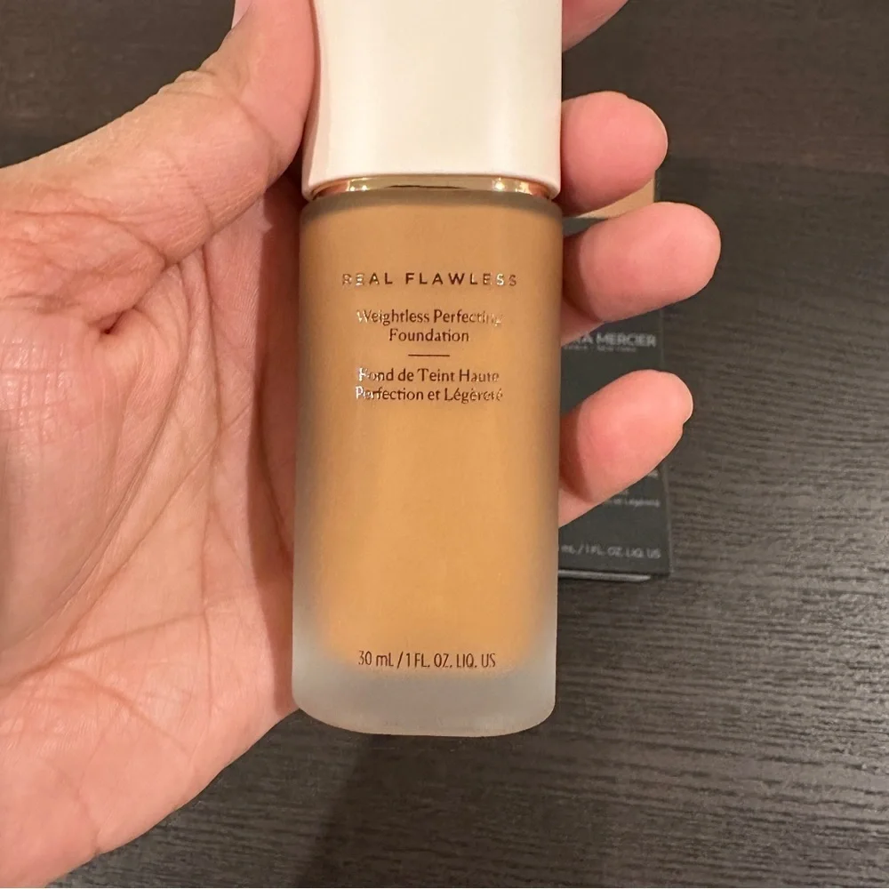 NEW Laura Mercier Real Flawless Foundation in Cardamom 5N2